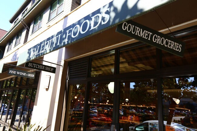 Building Photo - 226-230 Scott St