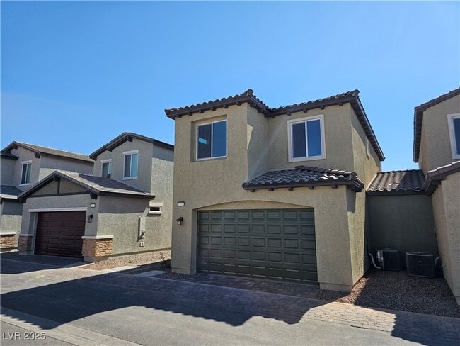 Building Photo - 187 Vanhoy Ave