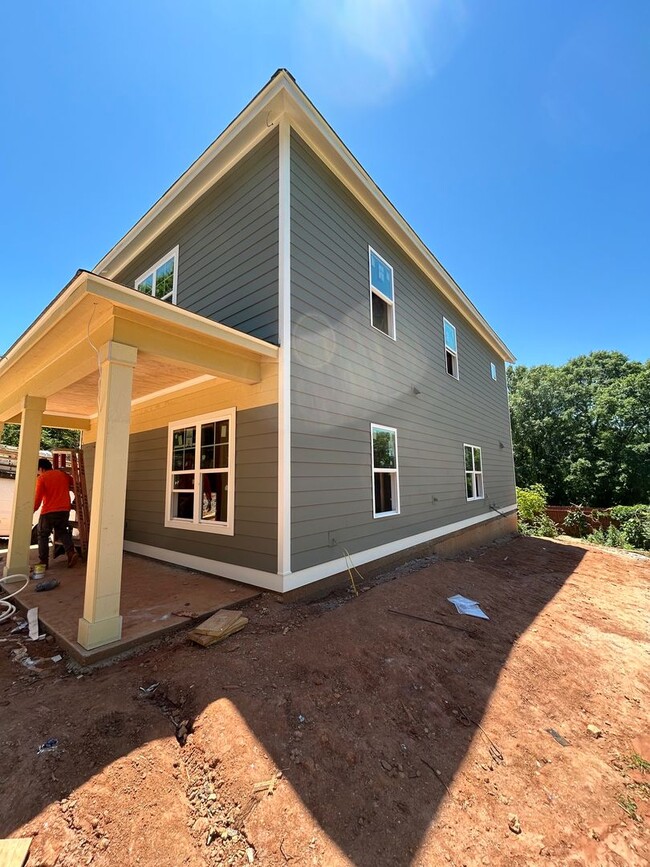 Building Photo - 4 Bedroom New Construction, 1 mile from Campus and Downtown