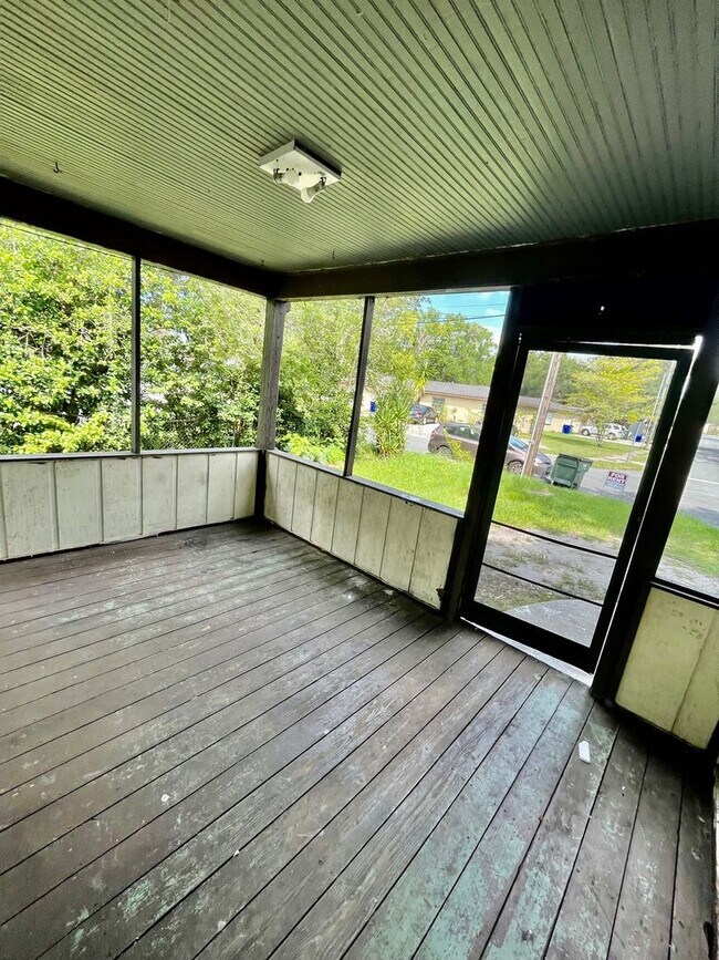 Building Photo - NICE 3BR/1BA Lakeland Home w/Large Covered Porch. NO APPLICATION FEE!