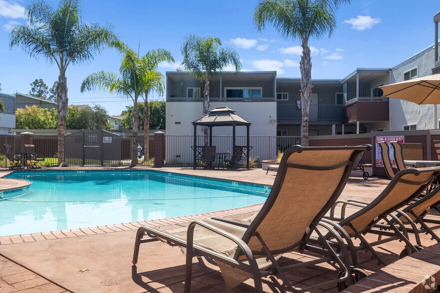 Pool - Magnolia Place Apartments