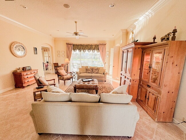 Building Photo - "Luxurious 3-Bedroom Bradenton Retreat with Granite Elegance & Guest Suite -