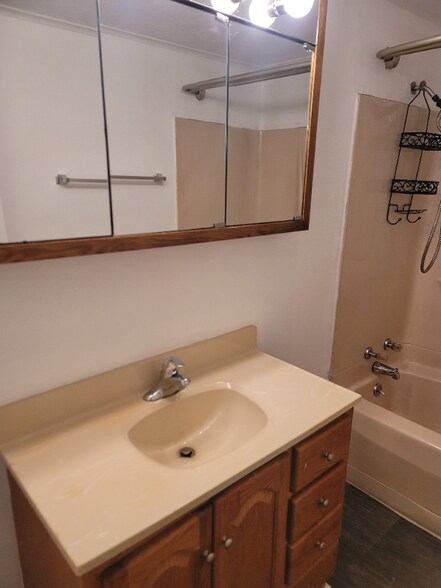 Building Photo - 23 Lance Dr