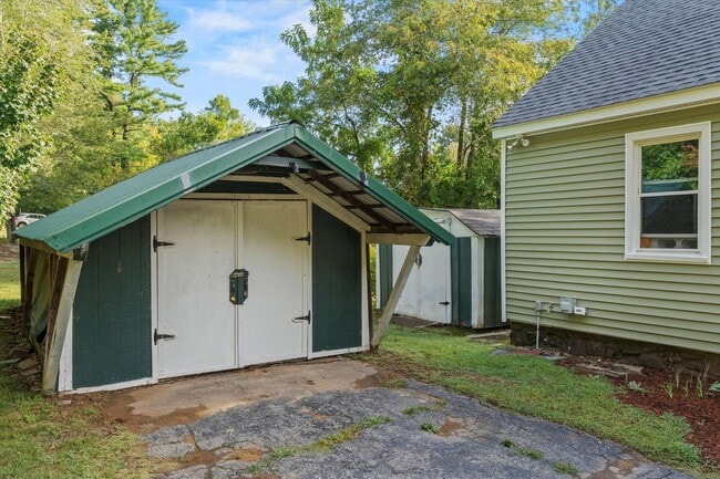 Building Photo - 3 Providence Hill Rd