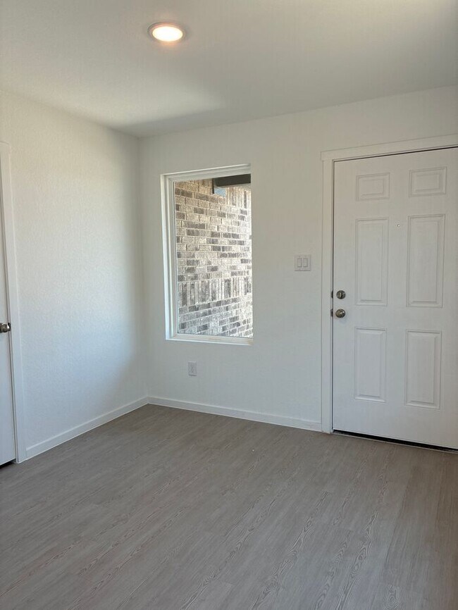 Building Photo - Charming 4 beds 2 baths in San Antonio!