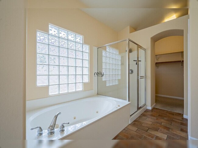 Building Photo - 4605 N Clear Creek Dr