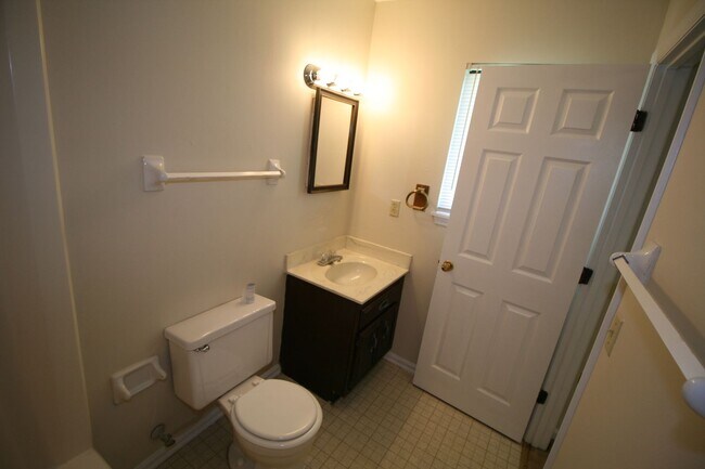 Building Photo - Ranch Home located in Park Hills    260224