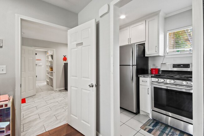 Building Photo - 5302 Treaschwig Rd