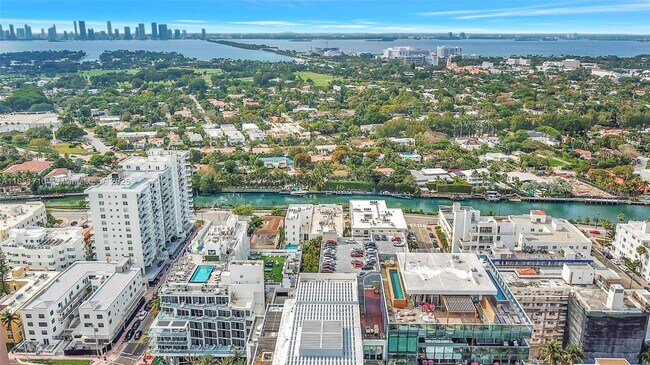 Building Photo - 2924 Collins Ave
