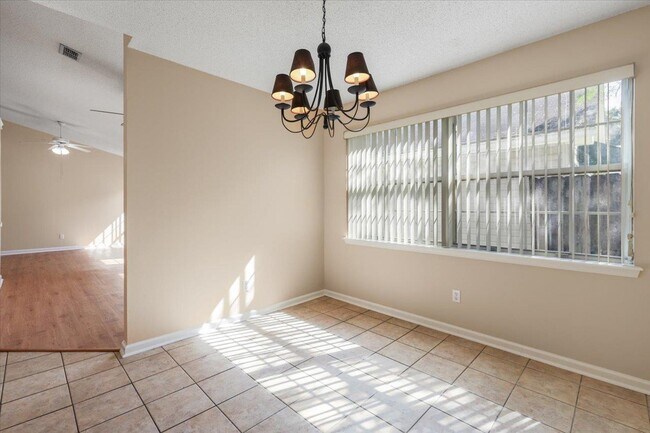Building Photo - 135 Ivernia Loop