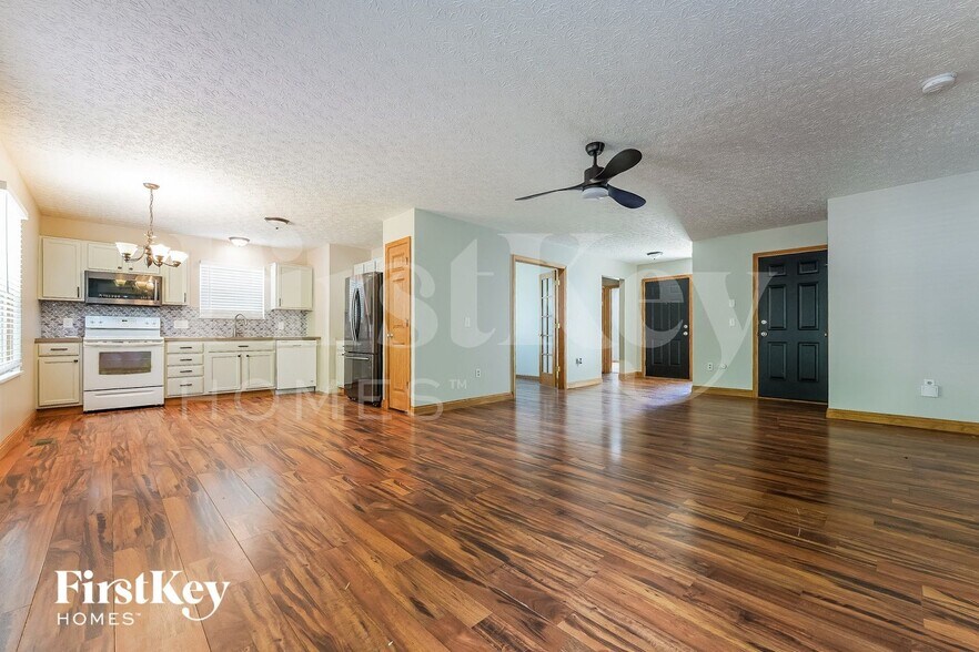 Building Photo - 426 Flat River St