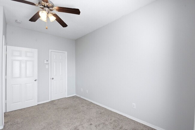 Building Photo - 930 Sterling Creek Cir