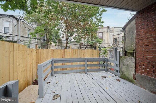 Building Photo - 1819 N Judson St