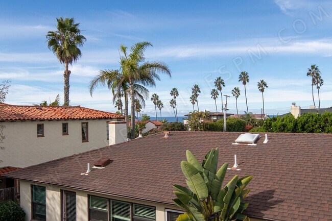 Building Photo - OPEN HOUSE: 12/13 1-2PM ~ 3BR Townhome with Garage, 1 BLOCK from Ocean!