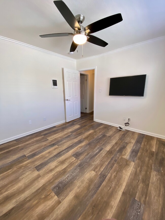 Building Photo - 4424 Altadena Ave