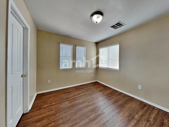 Building Photo - 7413 S 40th Ave
