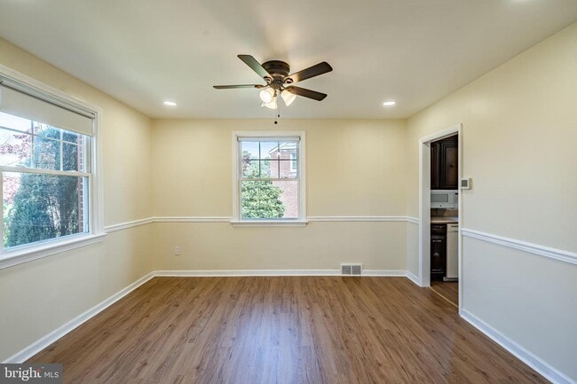 Building Photo - 33 Sterner Ave