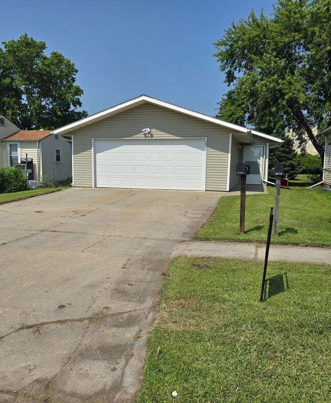 Building Photo - CD-111