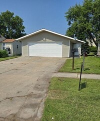 Building Photo - CD-111