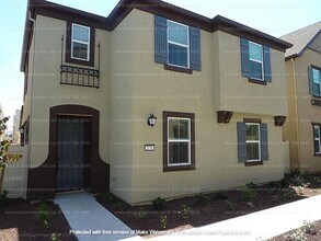 Building Photo - Solar - Belle Maison @ Campus Oaks -2031sq...