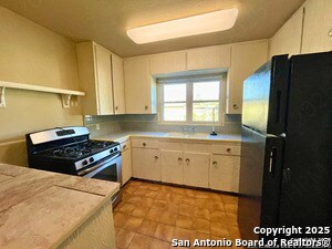 Building Photo - 335 Saratoga Dr