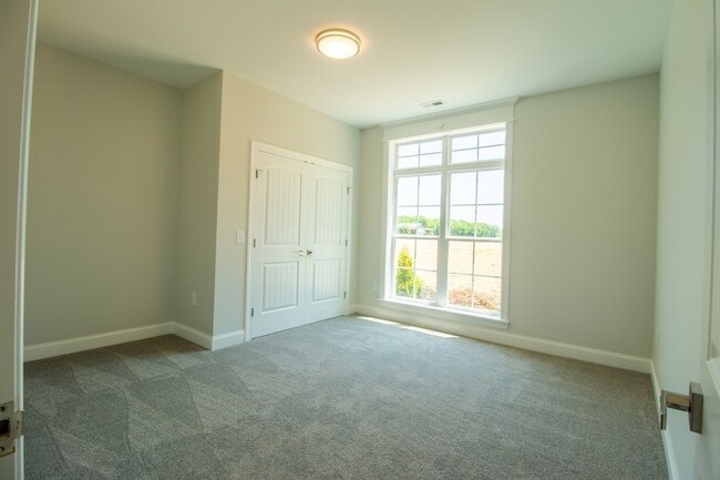 Building Photo - 935 S Cross Bridges Rd