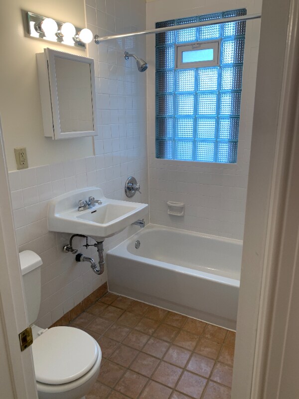 Building Photo - 145 S Chatsworth St