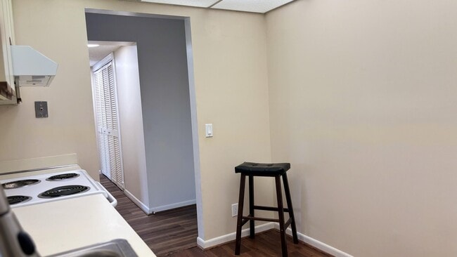 Building Photo - 4657 Fountains Dr S