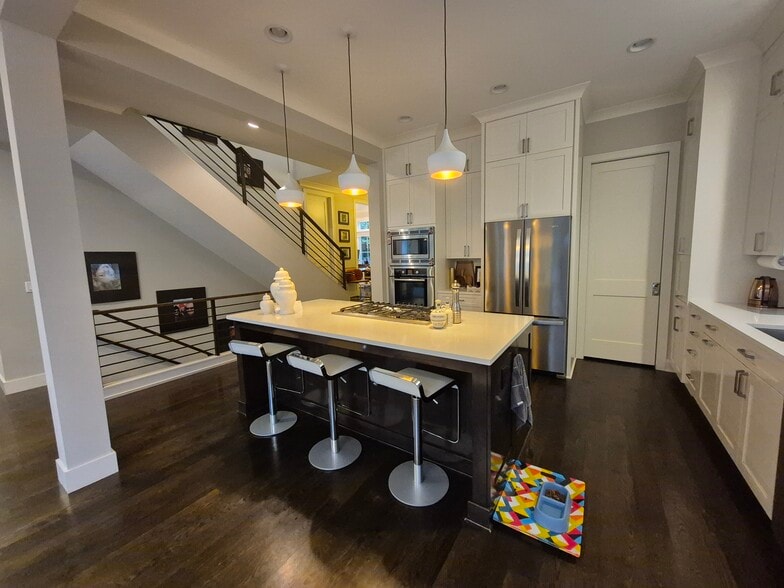 Kitchen Island w/ cooktop - 3840 Upton Ave S