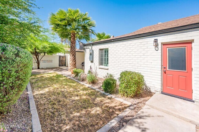 Building Photo - 501 W Minnezona Ave