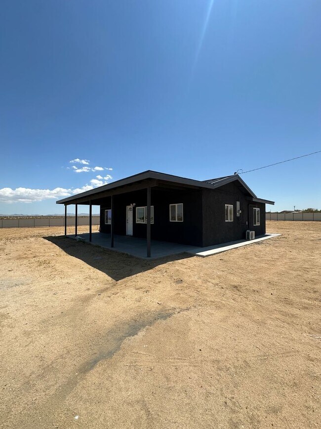 Building Photo - PRIVACY! PRIVACY! Cute newly remodeled 2 b...