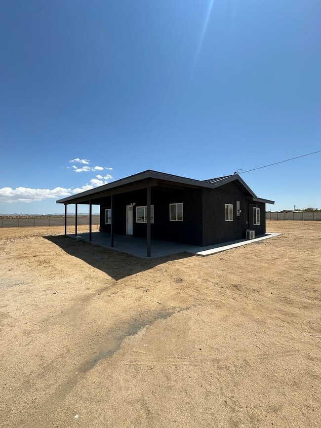 Building Photo - PRIVACY! PRIVACY! Cute newly remodeled 2 bed/1 bath home!