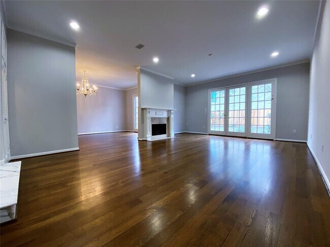 Building Photo - 2813 Saint St