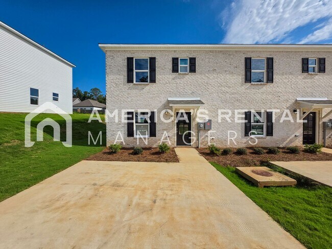 Building Photo - New Construction Townhome for Rent in Clanton, AL!