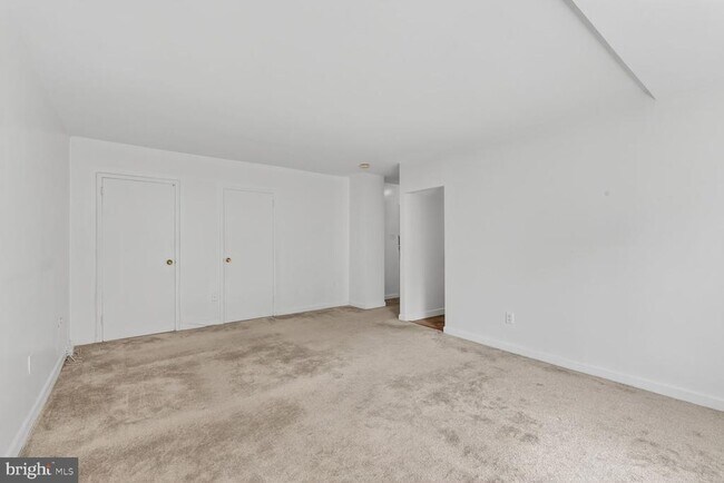 Building Photo - 1121 Arlington Blvd