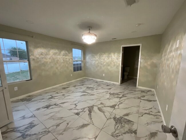 Building Photo - 915 Rutledge Dr