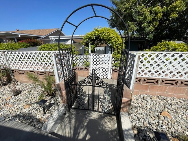 Building Photo - 919 La Fiesta Ct