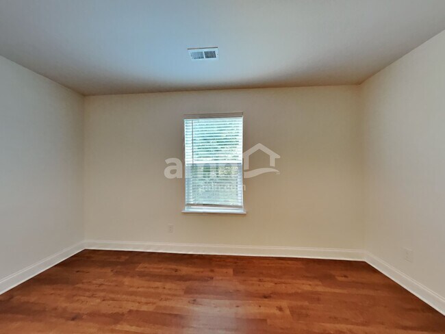 Building Photo - 3041 Greenmont Cir