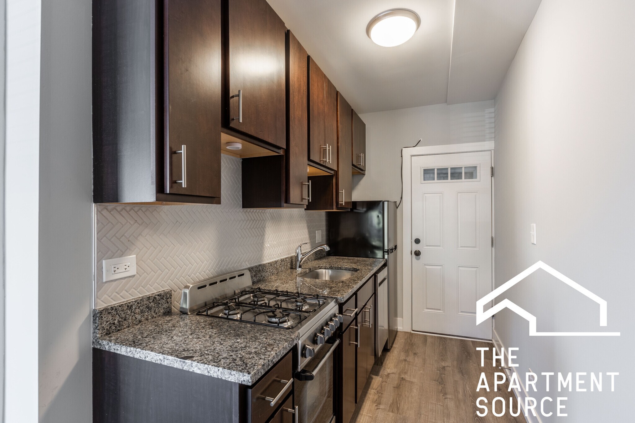 Building Photo - 707 W Brompton Ave