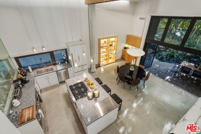 Building Photo - 1849 Fox Hills Dr