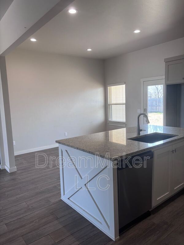 Building Photo - 5256 Red Maple Ave