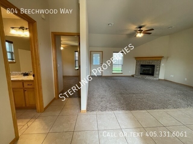 Building Photo - 804 Beechwood Way