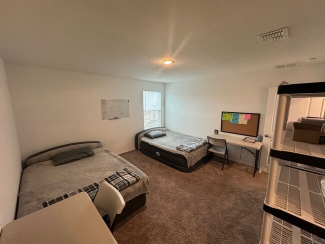 Building Photo - Ready For Move In- New One Story 3/2 - Mod...