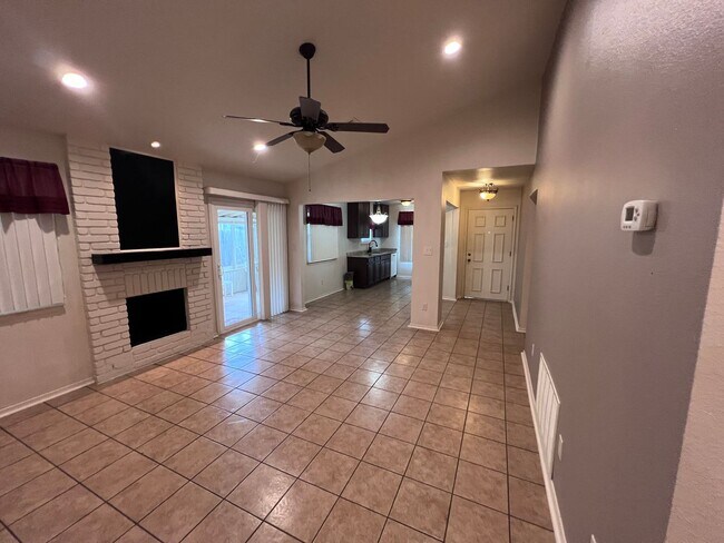 Building Photo - Stoneridge