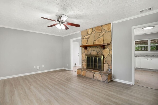 Building Photo - 3 bedroom 2 bath home in Village Green