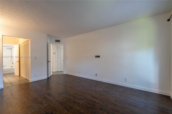 Building Photo - 8002 Lagos De Campo Blvd