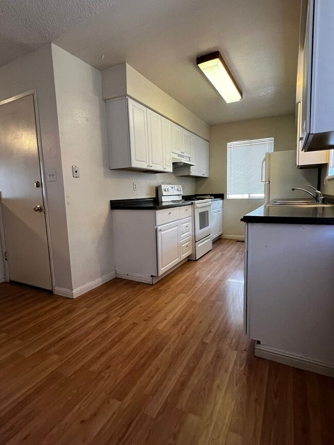 Building Photo - 2950 Harding Cir