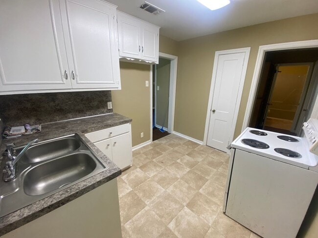 Building Photo - **AVAILABLE NOW**East Columbus 2 Bedroom / 1 Bathroom Home for Rent***