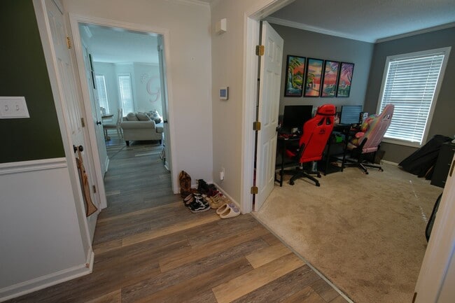 Building Photo - 218 English Walnut Dr