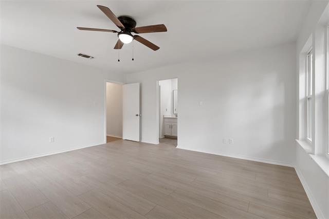Building Photo - 2024 Oakmeadow St
